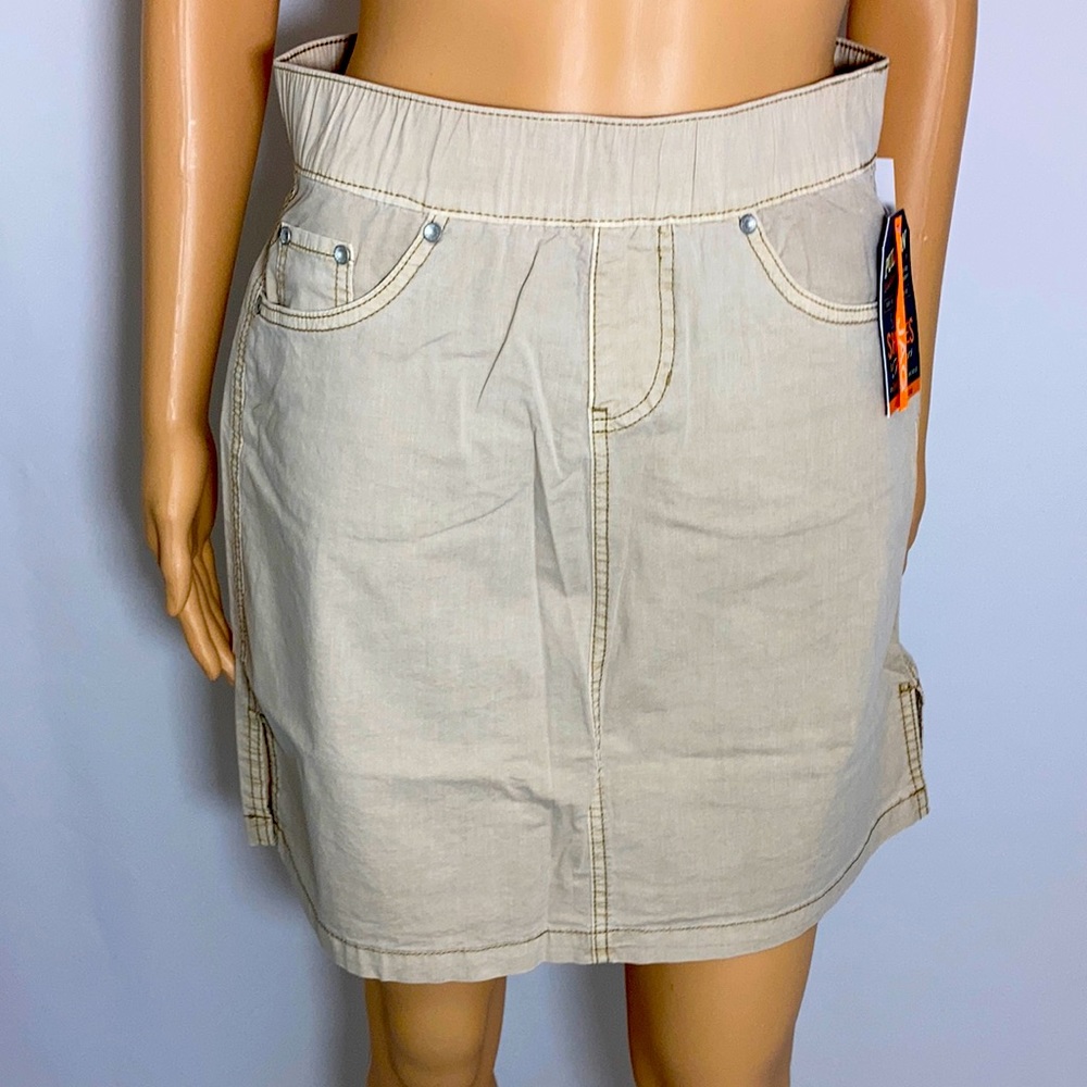 NWT!!! JAG Jeans Baby Camel Classic Fit ‘On The Go’ Poplin Skort Sz 0/25